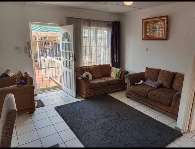 2 BEDROOM APARTMENT FOR SALE IN SCOTTSVILLE